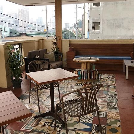 1 River Central Hostel Makati City Ngoại thất bức ảnh