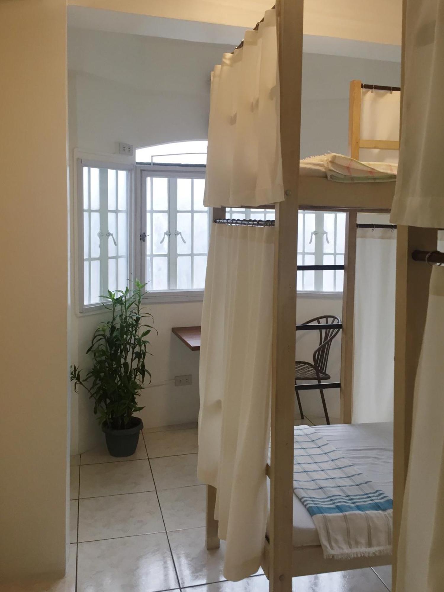 1 River Central Hostel Makati City Phòng bức ảnh