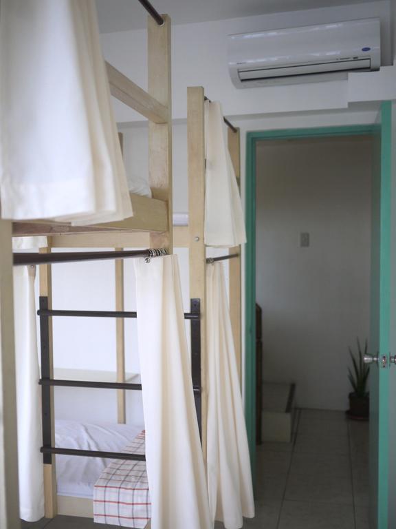1 River Central Hostel Makati City Phòng bức ảnh