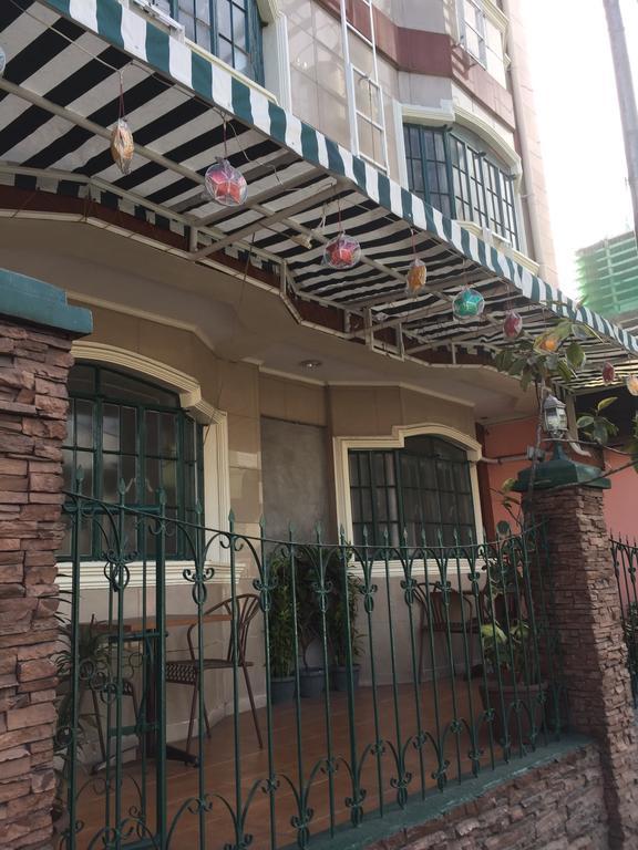 1 River Central Hostel Makati City Ngoại thất bức ảnh