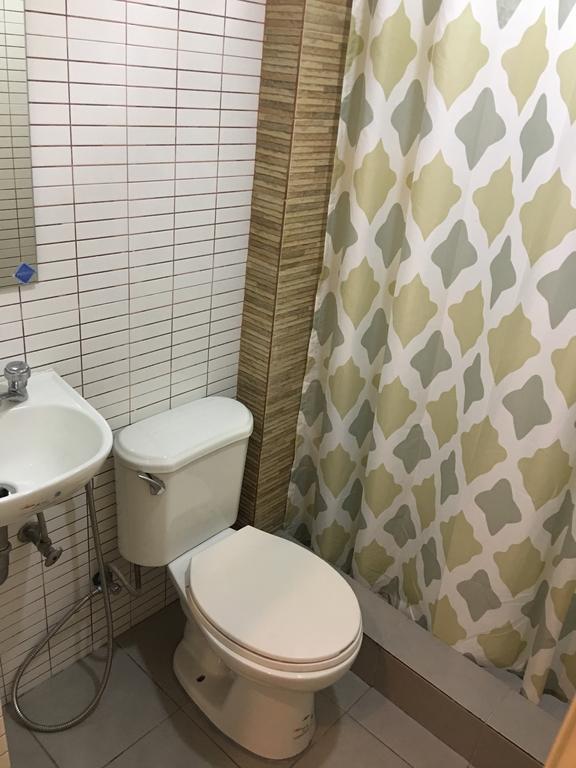 1 River Central Hostel Makati City Ngoại thất bức ảnh