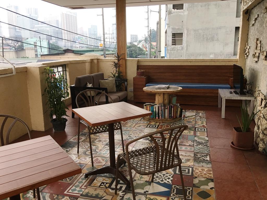 1 River Central Hostel Makati City Ngoại thất bức ảnh