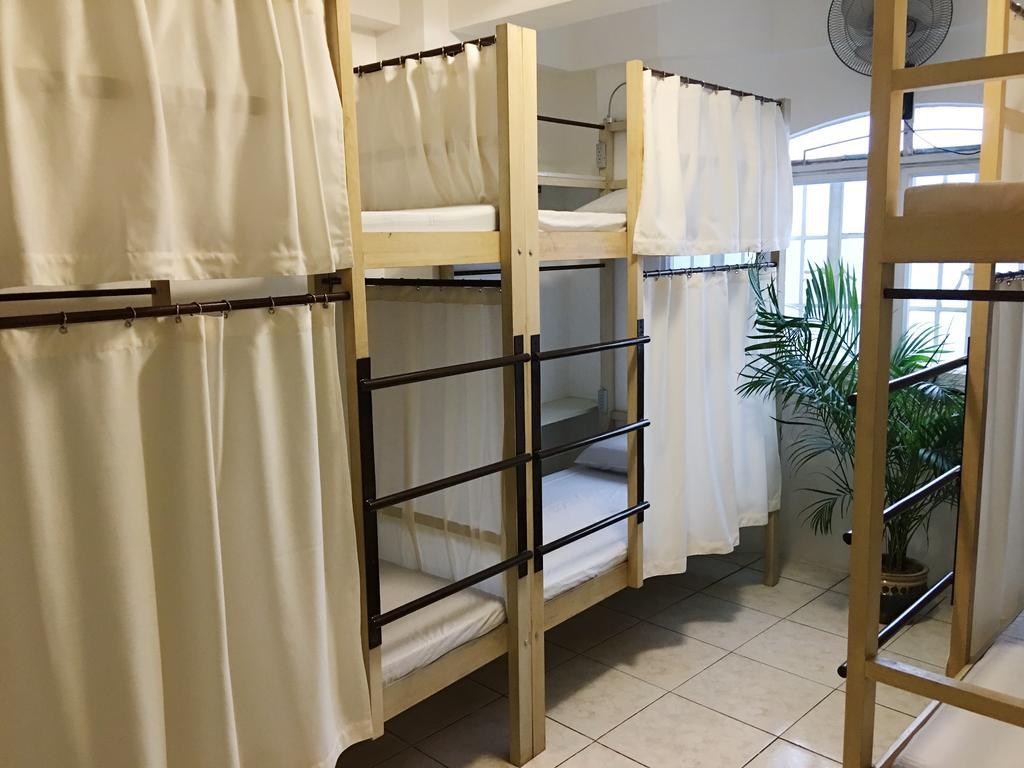 1 River Central Hostel Makati City Phòng bức ảnh