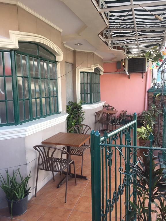 1 River Central Hostel Makati City Ngoại thất bức ảnh