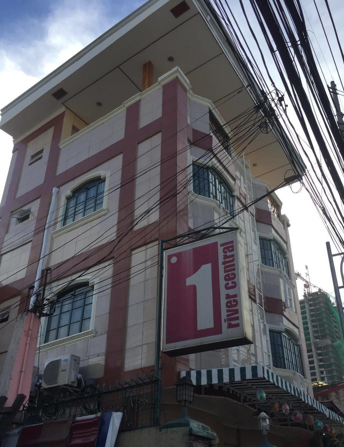 1 River Central Hostel Makati City Ngoại thất bức ảnh