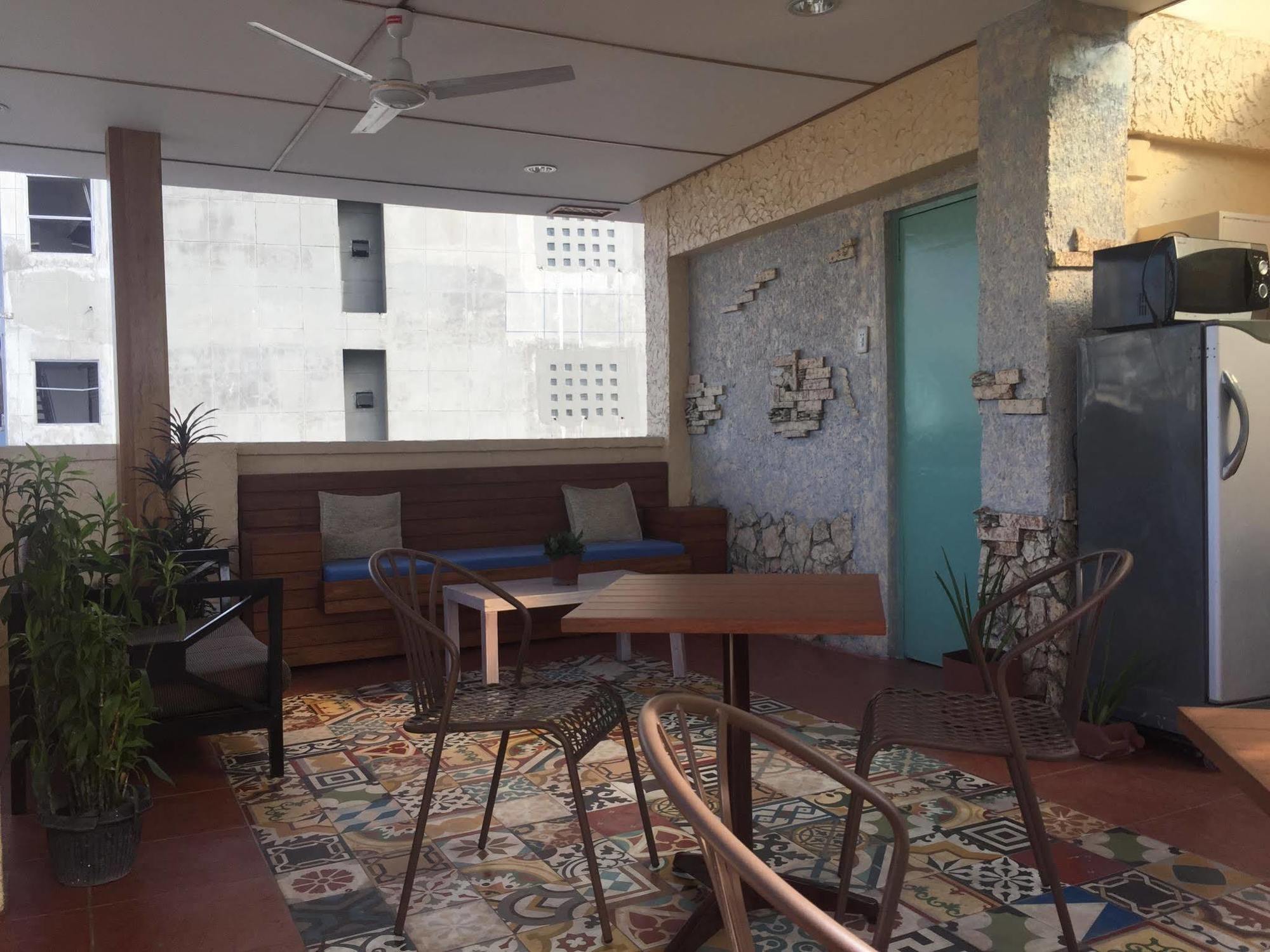 1 River Central Hostel Makati City Ngoại thất bức ảnh